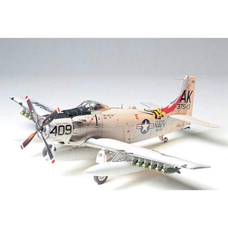TAMIYA 1/48 DOUGLAS A-1H SKYRAIDER U.S. NAVY
