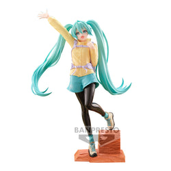 Hatsune Miku Mountain Climbing Ver - Holiday Memories Figure