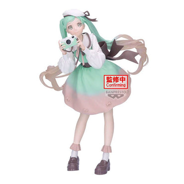 Hatsune Miku - Holiday Memories Camera Figure